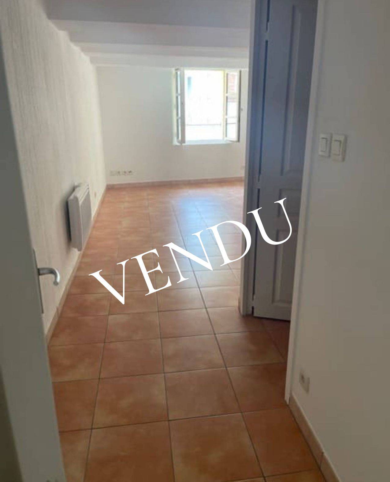 APPARTEMENT T1 HYERES CENTRE HISTORIQUE INVESTISSEMENT LOCATIF // VENDU