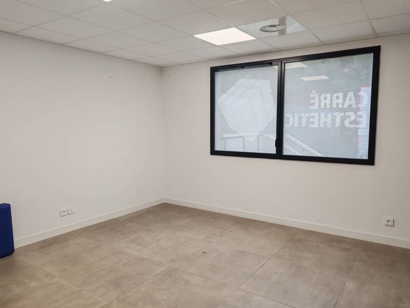 Bureaux et Commerces à louer dans le Pôle d'Activités 