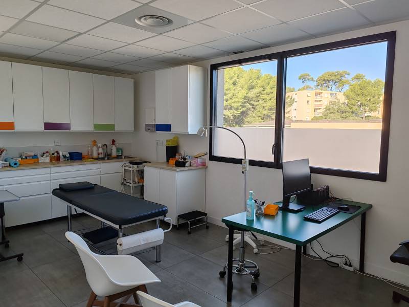 Bureaux et Commerces à louer dans le Pôle d'Activités 