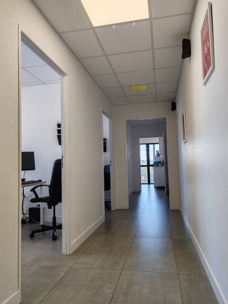 Bureaux et Commerces à louer dans le Pôle d'Activités 