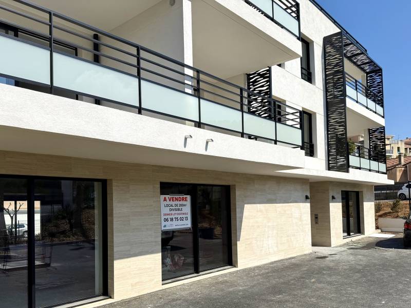 Bureau neuf à la vente à Hyères en résidence à costebelle proche de la gare
