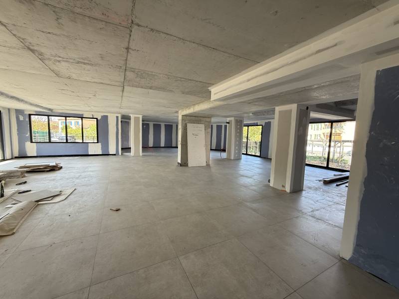 Bureau neuf à la vente à Hyères en résidence à costebelle proche de la gare