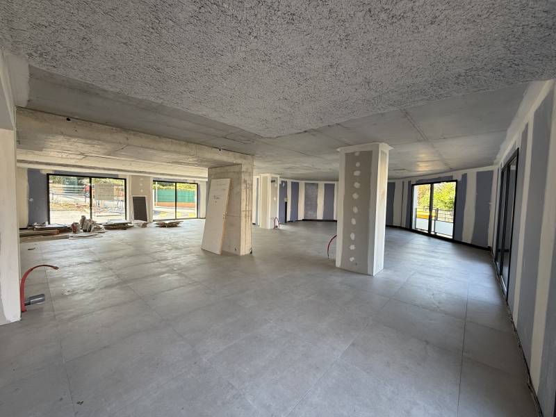 Bureau neuf à la vente à Hyères en résidence à costebelle proche de la gare