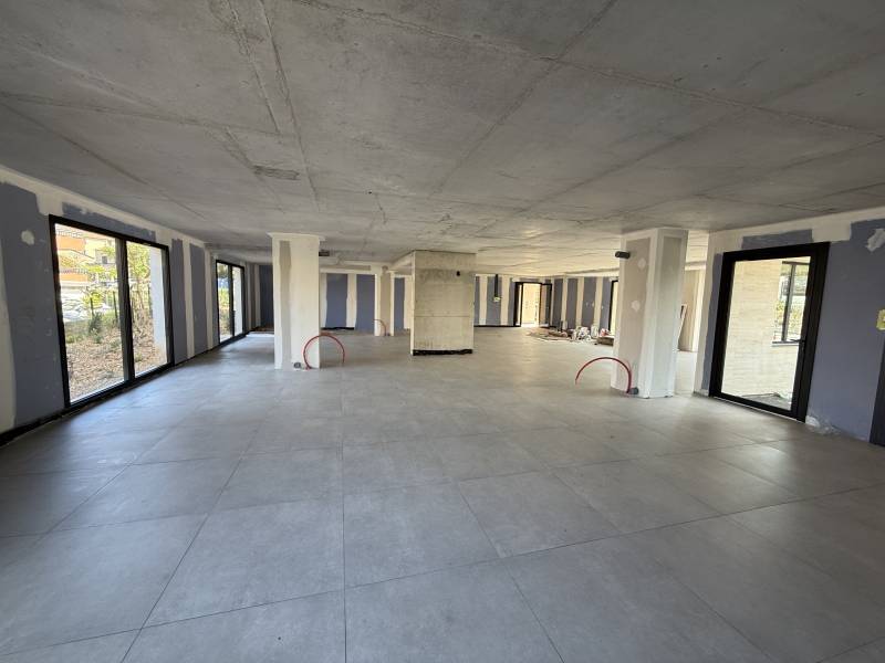 Bureau neuf à la vente à Hyères en résidence à costebelle proche de la gare