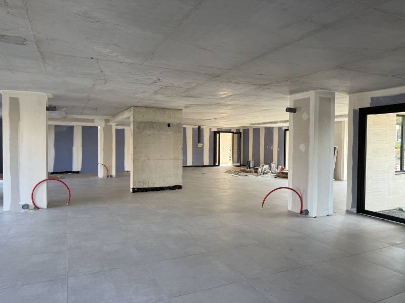 Bureau neuf à la vente à Hyères en résidence à costebelle proche de la gare