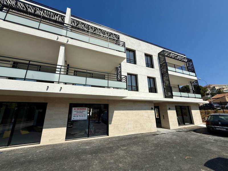 Bureau neuf à la vente à Hyères en résidence à costebelle proche de la gare