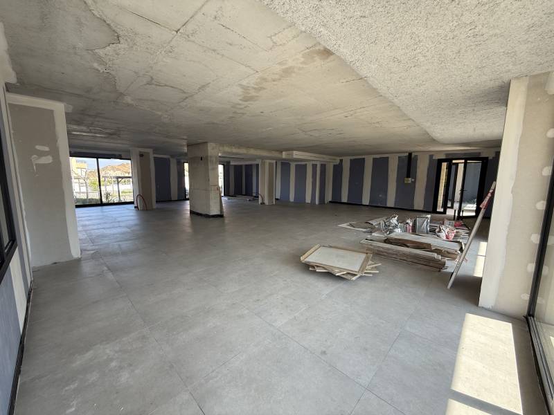 Bureau neuf à la vente à Hyères en résidence à costebelle proche de la gare