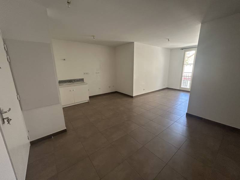 À vendre - Appartement T3 de 58m2 au 1er étage en centre-ville de Hyères