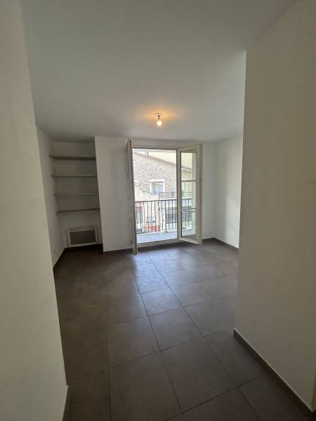 À VENDRE - Appartement T2 de 48m2 au 1er étage en centre-ville de Hyères