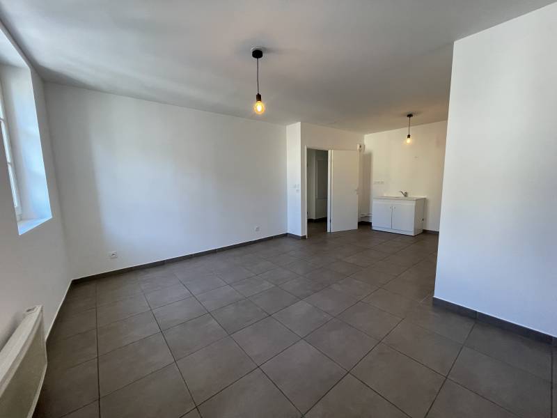 Appartement T3 de 66m2 au 2ème étage en centre-ville de Hyères
