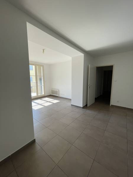 À VENDRE - Appartement T2 de 48m2 au 2ème étage en centre-ville de Hyères
