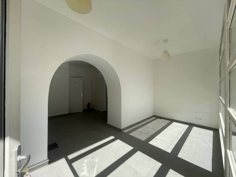 À vendre – Local en RDC 28m2 avec sous-sol de 31m2 – Centre-ville de Hyères