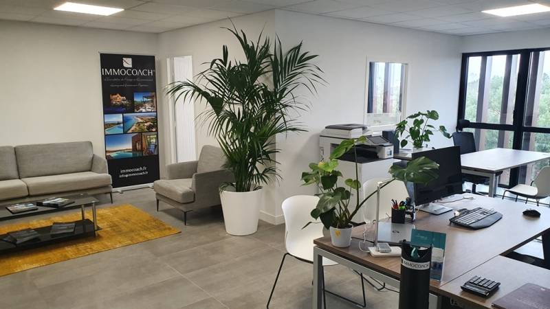 Bureaux et Commerces à louer dans le Pôle d'Activités 