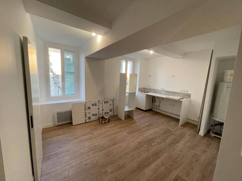 Appartement T2 a louer Avenue Alphonse Denis Hyères (plafond de ressource à respecter)