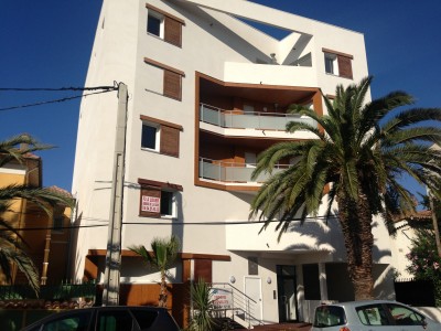 Appartement TSTUDIO HYERES dans la Var En rdc surélevé
